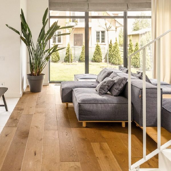 Caramel-Rustic-Oak-Engineered-Wood-Flooring-20mm-x-190mm-Brushed-Oiled-UOE20993R