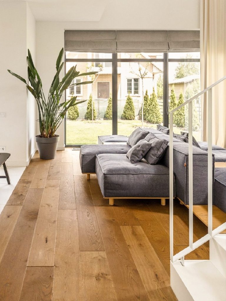 Caramel Rustic Oak Engineered Wood Flooring 20mm x 190mm Brushed Oiled